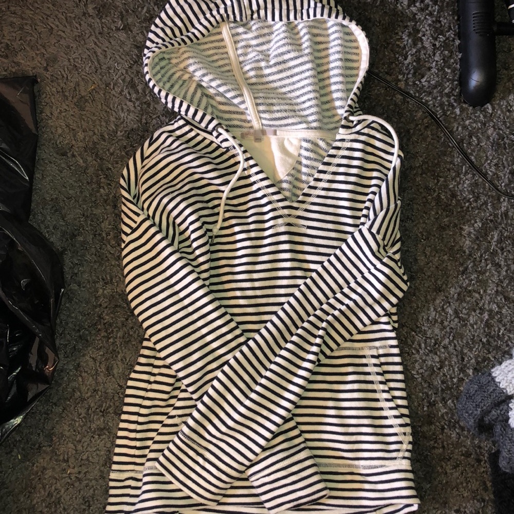 Stripped v-neck hooded sweatshirt